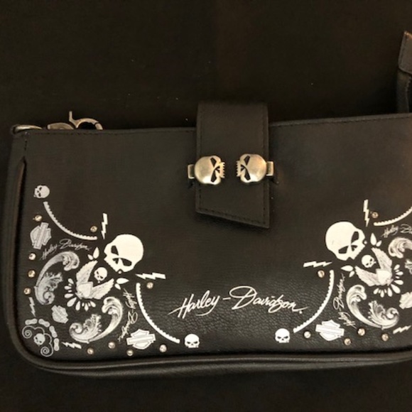 Harley-Davidson Handbags - HARLEY DAVIDSON LEATHER HIP BAG